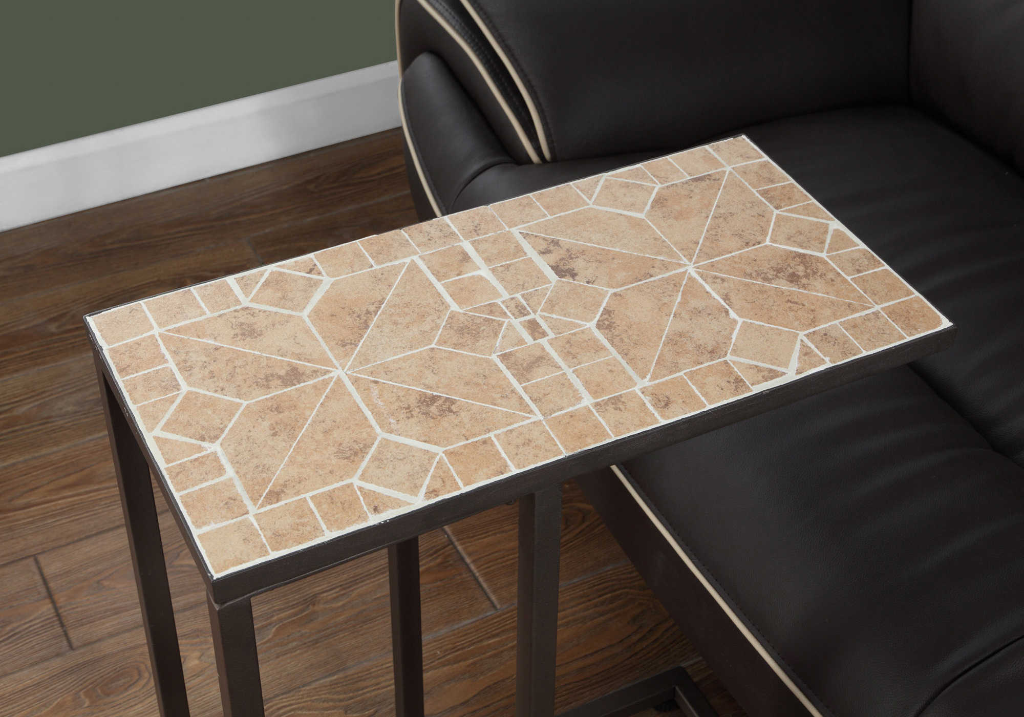 TABLE D'APPOINT - PLATEAU EN CARREAUX DE TERRE CUITE / MARRON MARTELÉ