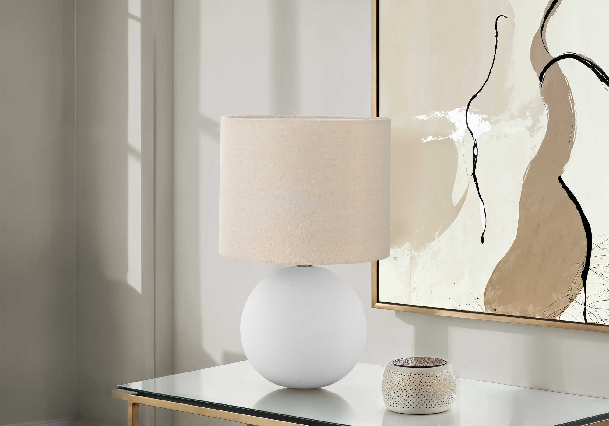 LIGHTING - 16"H CREAM CERAMIC TABLE LAMP / BEIGE SHADE
