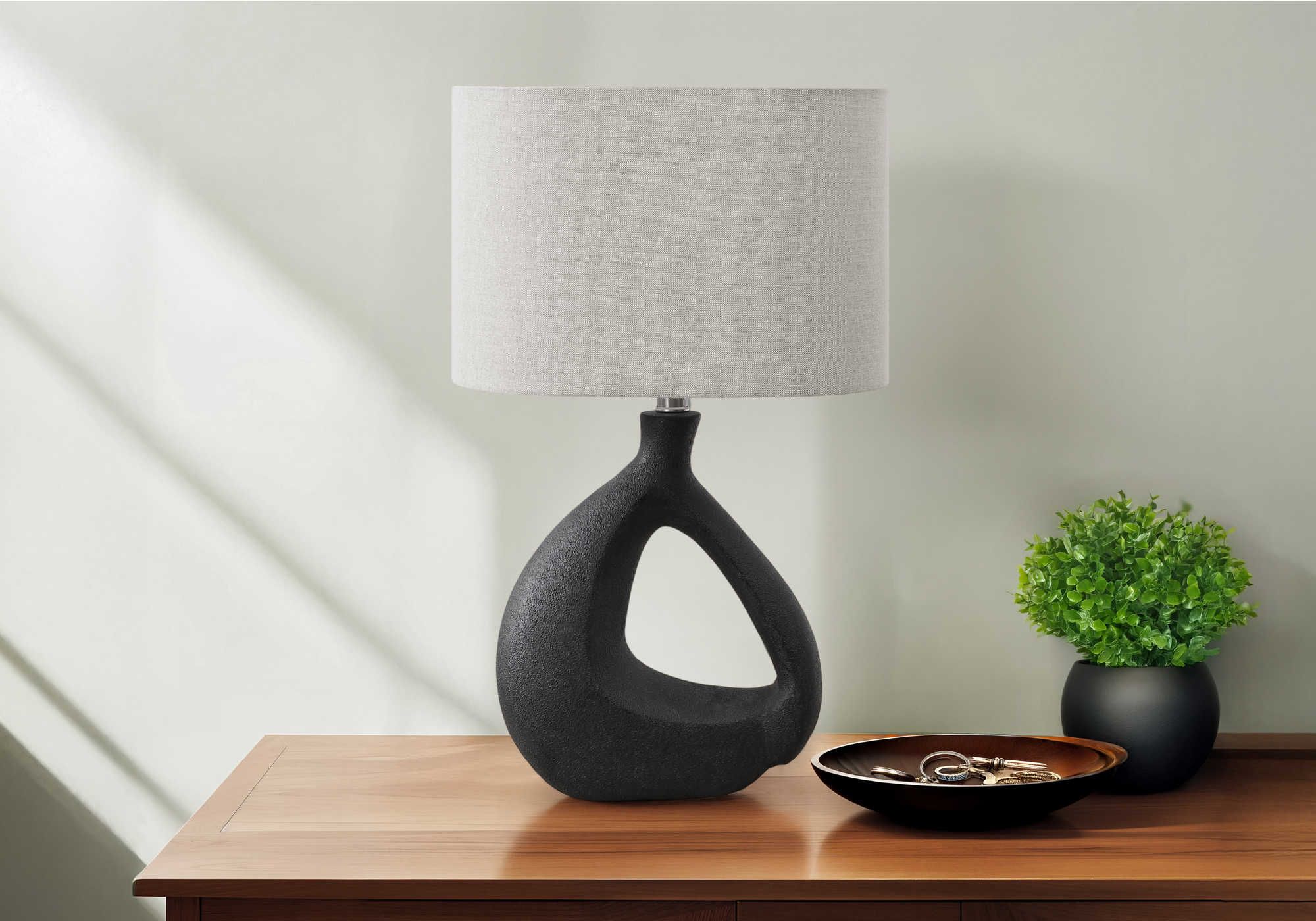 LIGHTING - 23"H BLACK RESIN TABLE LAMP / GREY SHADE